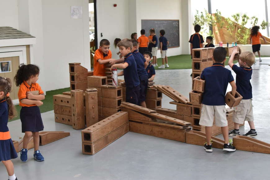 Progressive classrooms over Traditional classrooms Progressive classrooms over Traditional classrooms